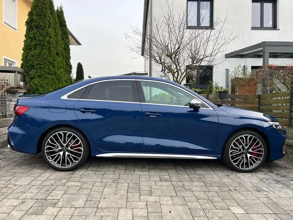 Gebraucht Audi S3 Ambiente 333 PS (244 kW) 2024 Blau Limousine