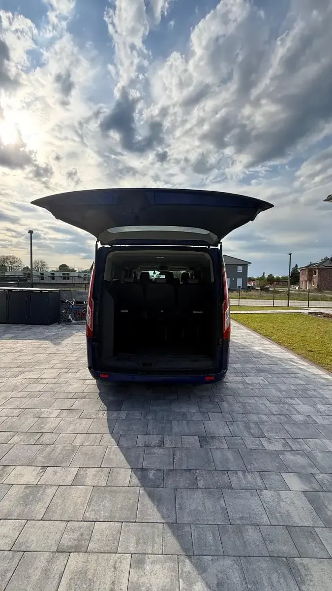 Gebraucht Ford Tourneo 170 PS (125 kW) 2017 Blau Van / Kleinbus