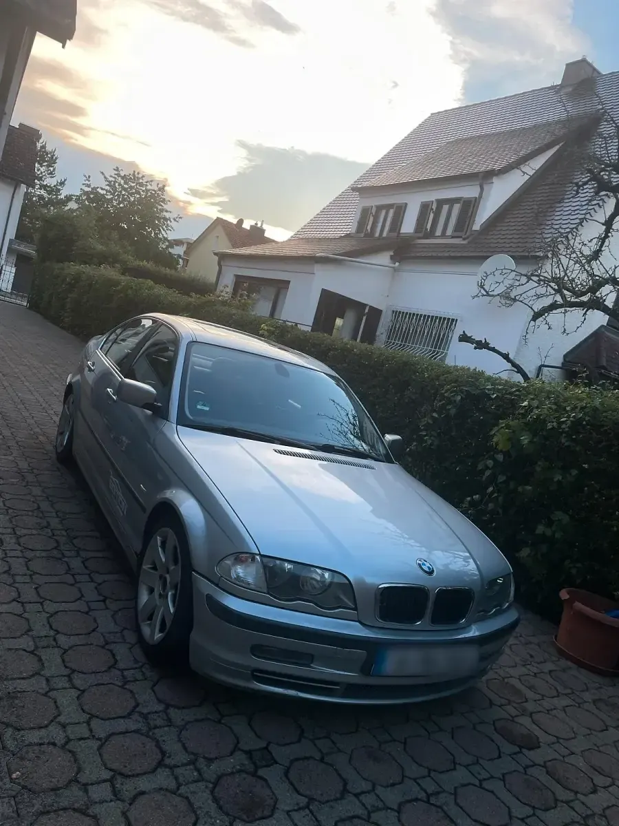 Gebraucht BMW 323 170 PS (125 kW) 1999 Silber Limousine