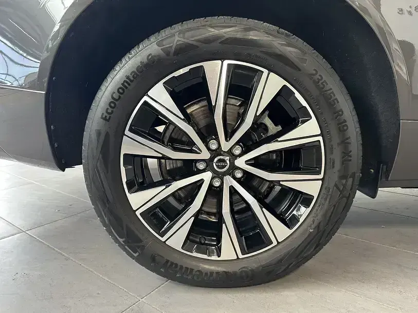 Gebraucht Volvo XC60 Plus 197 PS (144 kW) 2023 Platinum grey SUV