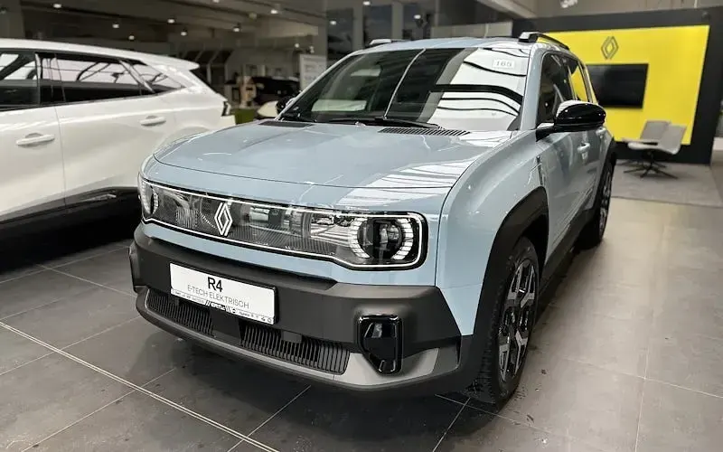 Gebraucht Renault 4 E-Tech Komfort 110 kW (150 PS) 2025 Kumulusblau SUV