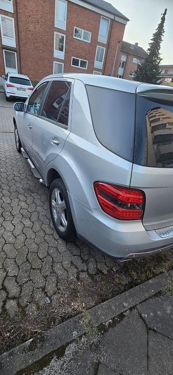 Gebraucht Mercedes ML420 306 PS (225 kW) 2008 Grau SUV