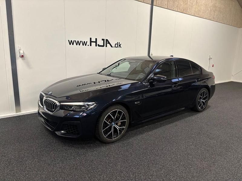 Schwarz Gebraucht 2022 BMW 545e M Sport Limousine | 38.750 € (Fairer Preis) - Bild 1/4