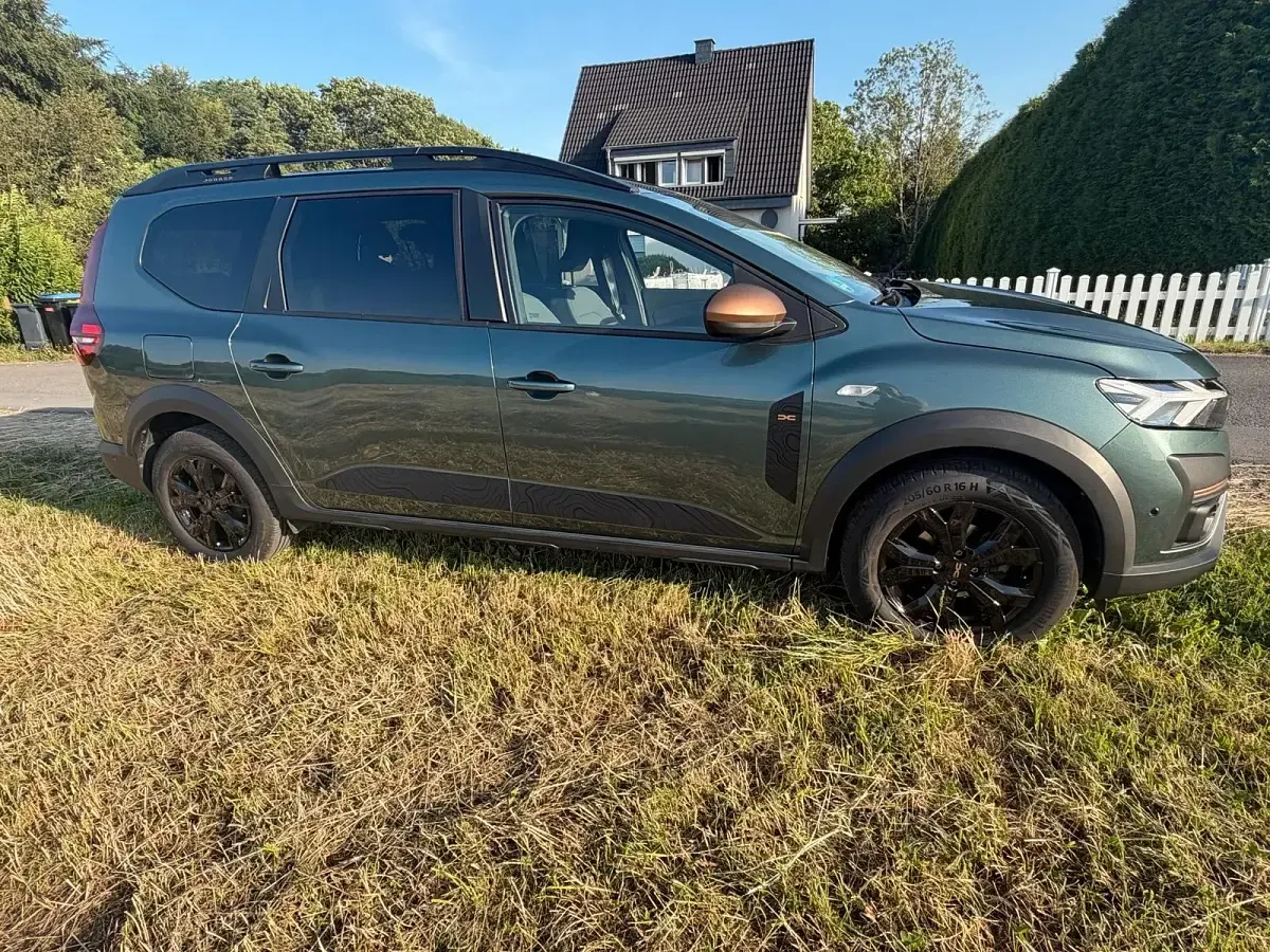 Gebraucht Dacia Jogger Extreme 110 PS (80 kW) 2024 Grün Van / Kleinbus