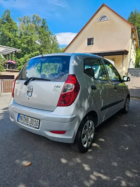 Gebraucht Hyundai i10 Style 69 PS (50 kW) 2011 Silber Kleinwagen