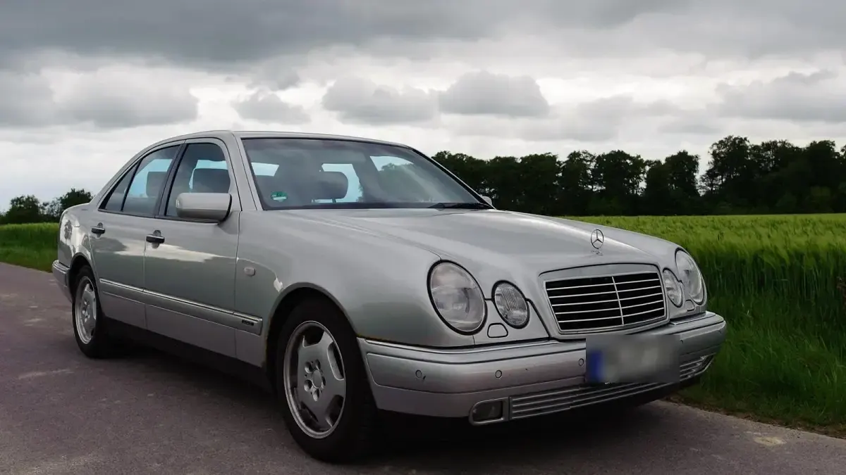 Gebraucht Mercedes E280 204 PS (150 kW) 1998 Silber Limousine