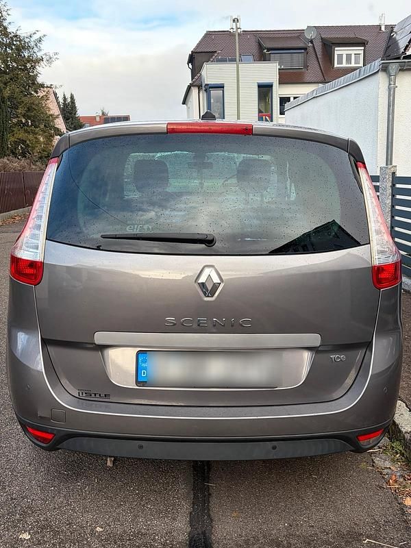 Grau Gebraucht 2011 Renault Scénic III Bose Edition Van / Kleinbus | 2.950 € (Etwas zu teuer) - Bild 1/4