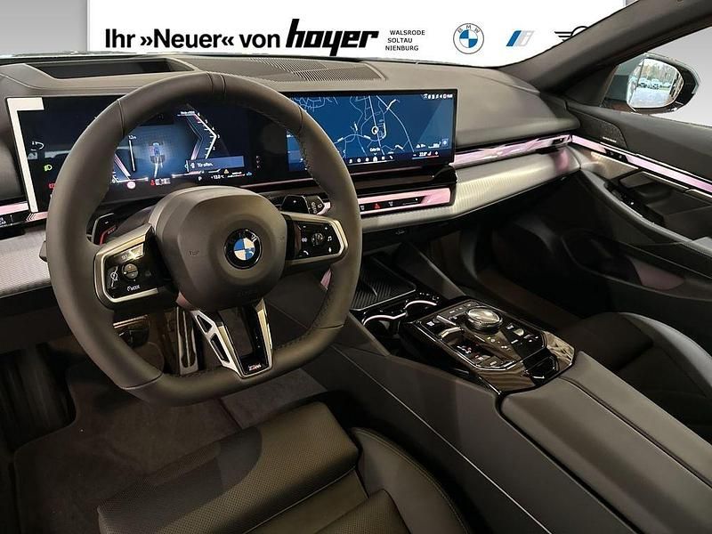 Neu BMW 520 M Sport 197 PS (144 kW) 2025 Cape york grün metallic Kombi