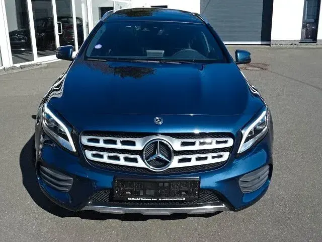 Gebraucht Mercedes GLA180 AMG line 122 PS (89 kW) 2020 Blau SUV