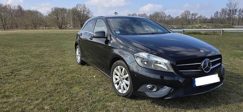 Gebraucht Mercedes A200 136 PS (100 kW) 2014 Schwarz Limousine