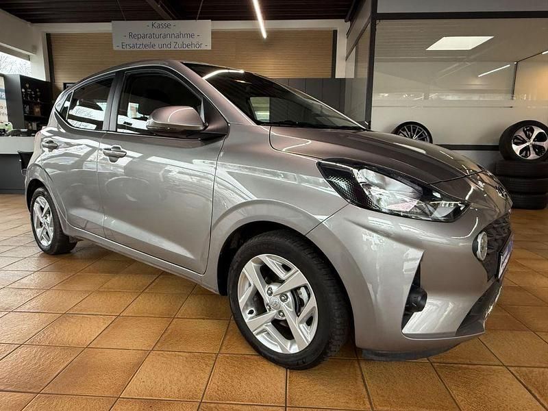 Gebraucht Hyundai i10 Trend 84 PS (61 kW) 2023 Grau Kleinwagen