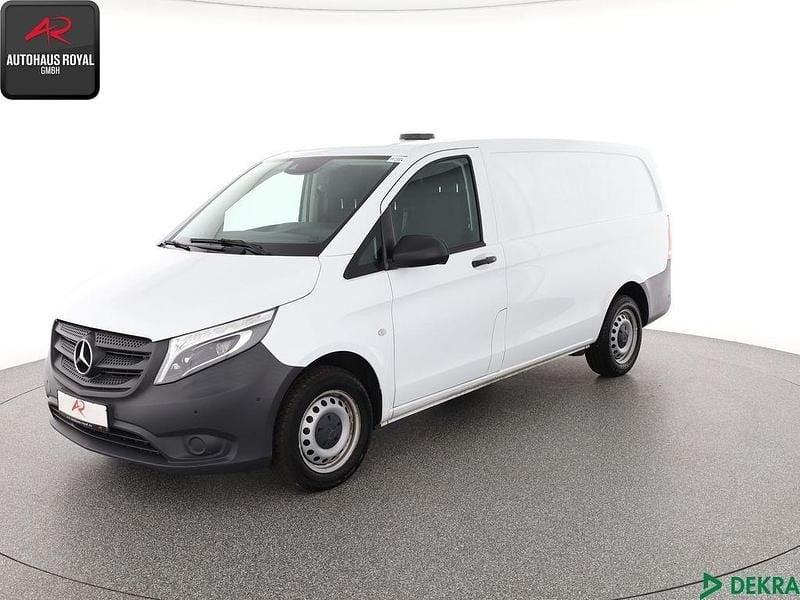Weiß Gebraucht 2021 Mercedes Vito Van / Kleinbus | 25.880 € (Superpreis) - Bild 1/4