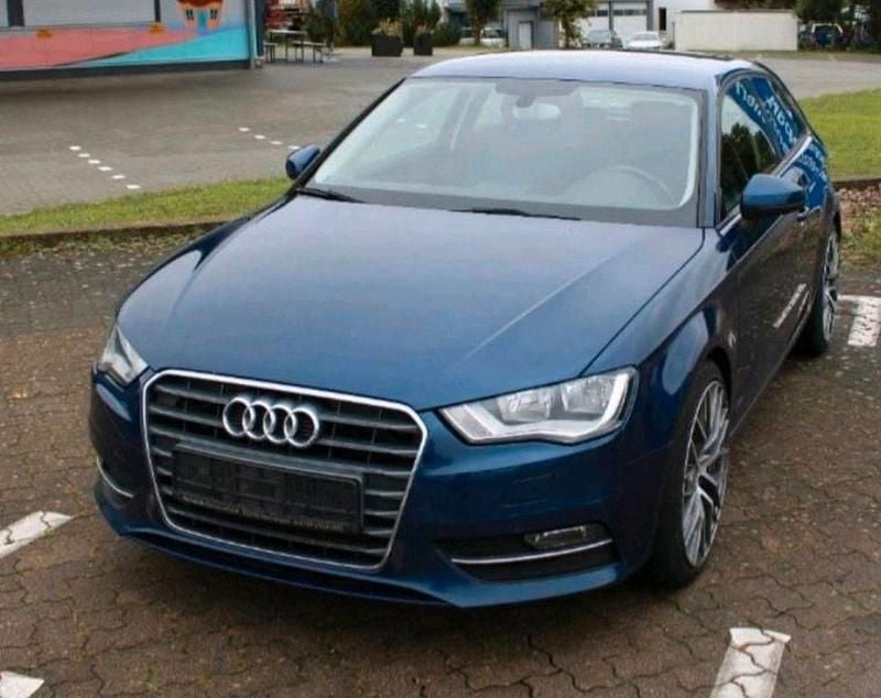 Blau Gebraucht 2015 Audi A3 Attraction Limousine | 7.000 € (Superpreis) - Bild 1/4