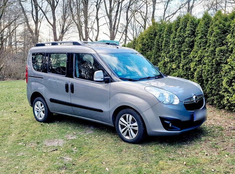 Gebraucht Opel Combo Edition 105 PS (77 kW) 2012 Van / Kleinbus