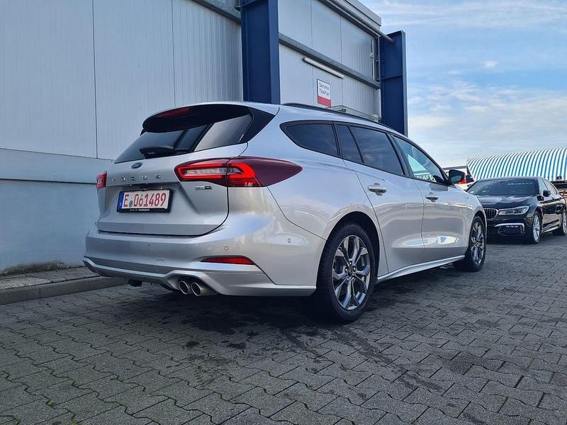 Gebraucht Ford Focus ST-Line X 125 PS (91 kW) 2023 Silber Limousine