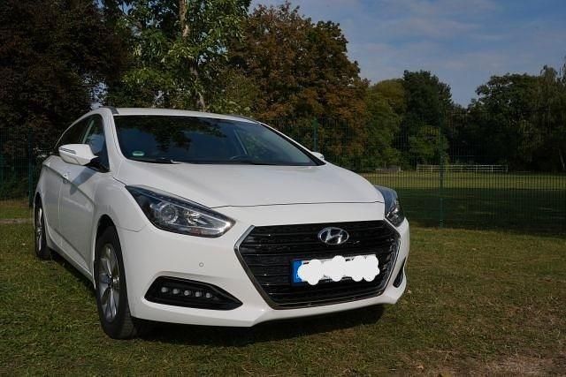 Weiß Gebraucht 2018 Hyundai i40 Trend Kombi | 14.750 € (Fairer Preis) - Bild 1/4