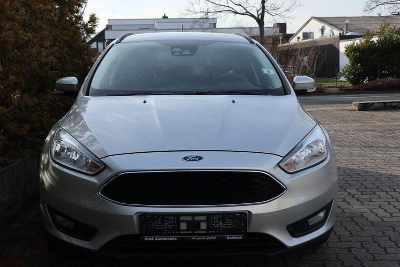 Gebraucht Ford Focus 120 PS (88 kW) 2018 Silber Limousine