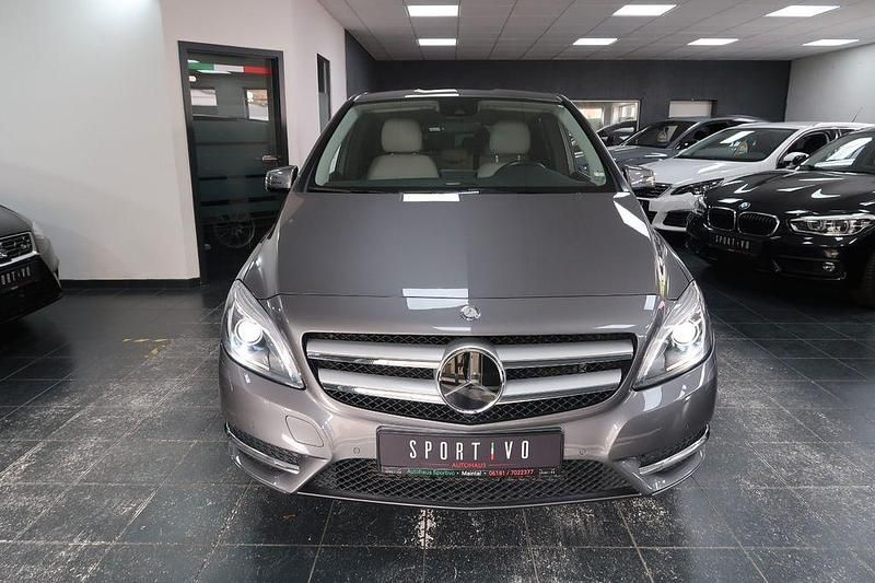 Gebraucht Mercedes B200 156 PS (114 kW) 2011 Mountaingrau Van / Kleinbus
