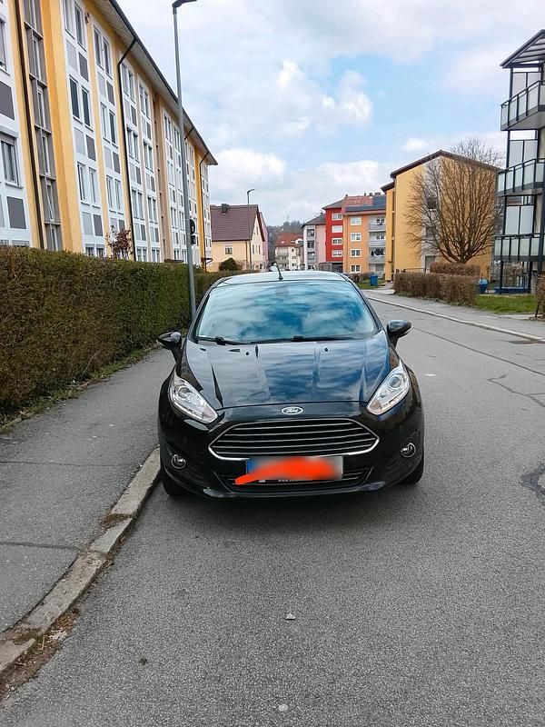 Gebraucht Ford Fiesta 95 PS (69 kW) 2015 Schwarz Kleinwagen