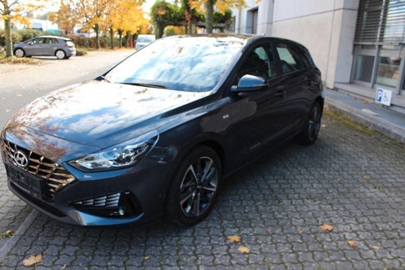 Orange Gebraucht 2022 Hyundai i30 Trend Limousine | 16.700 € (Etwas zu teuer) - Bild 1/4