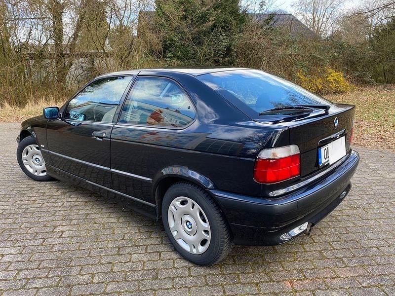 Gebraucht BMW 316 105 PS (77 kW) 2000 Schwarz Limousine