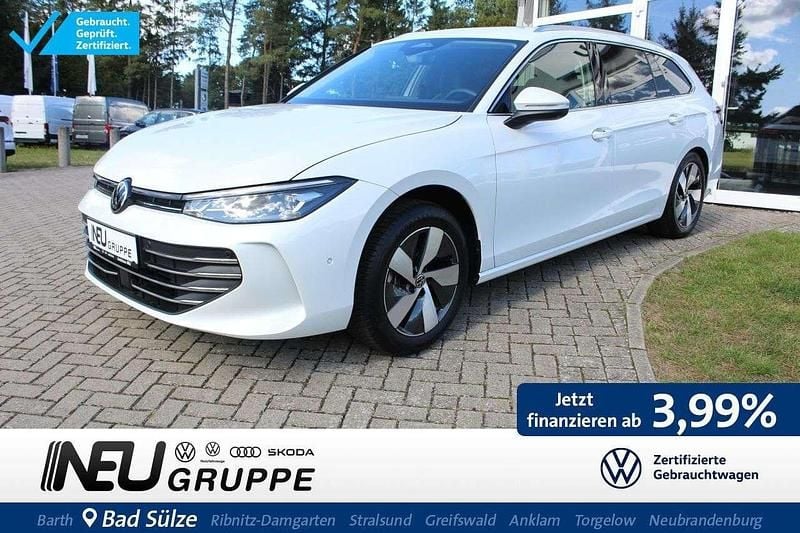 Oryxweiß perlmutteffekt Gebraucht 2025 VW Passat Business Kombi | 33.379 € (Superpreis) - Bild 1/4