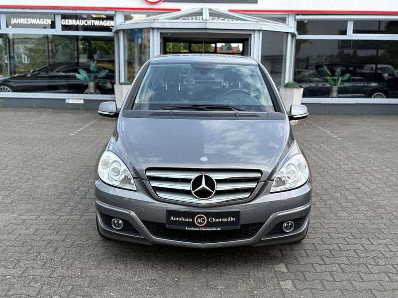 Grau Gebraucht 2009 Mercedes B180 Van / Kleinbus | 4.999 € (Fairer Preis) - Bild 1/4