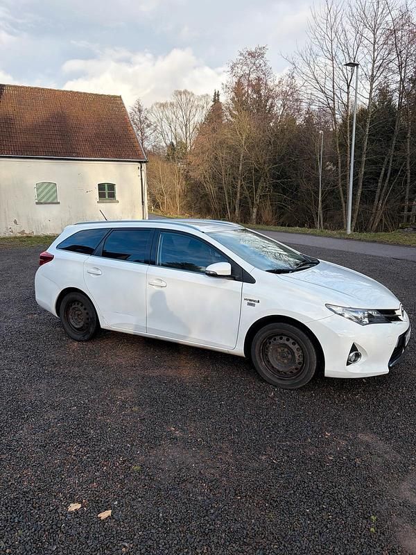 Gebraucht Toyota Auris Hybrid 136 PS (100 kW) 2014 Weiß Kombi