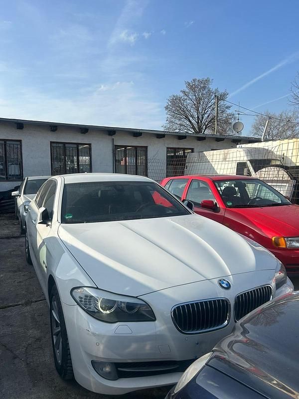 Second-hand BMW 525 218 CP (160 kW) 2013 Alb Berlinǎ