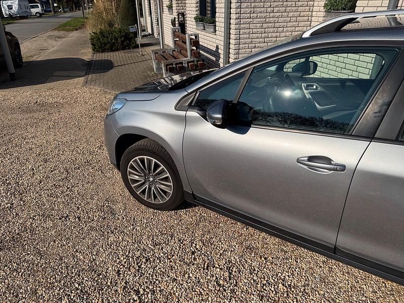Gebraucht Peugeot 2008 81 PS (59 kW) 2015 Grau SUV