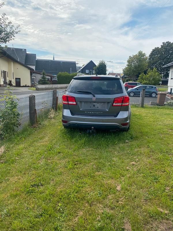 Grau Gebraucht 2013 Fiat Freemont SUV | 4.000 € (Guter Preis) - Bild 1/4