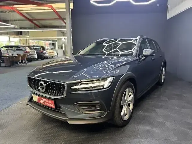 Gebraucht Volvo V60 CC 197 PS (144 kW) 2021 Denim blue / metallic Kombi