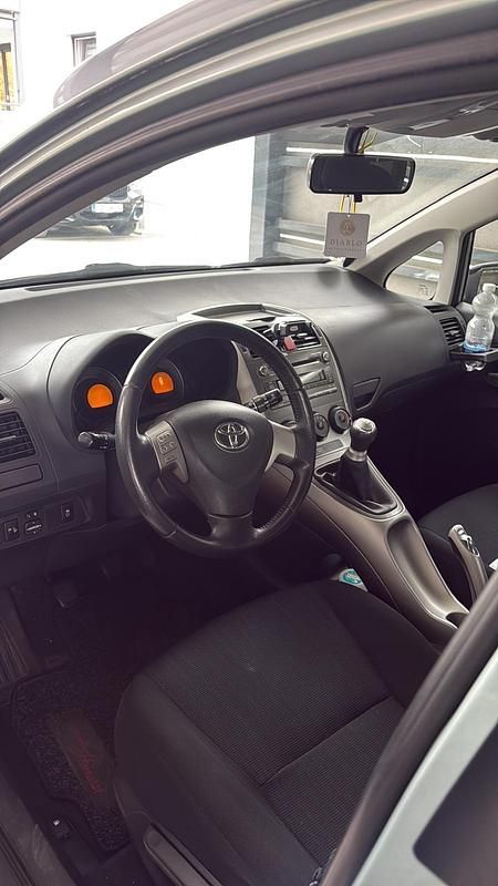 Gebraucht Toyota Auris 98 PS (72 kW) 2008 Grau Kleinwagen