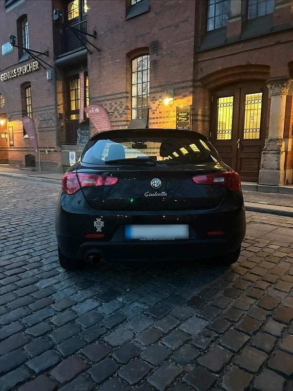 Gebraucht Alfa Romeo Giulietta 120 PS (88 kW) 2011 Schwarz Kleinwagen