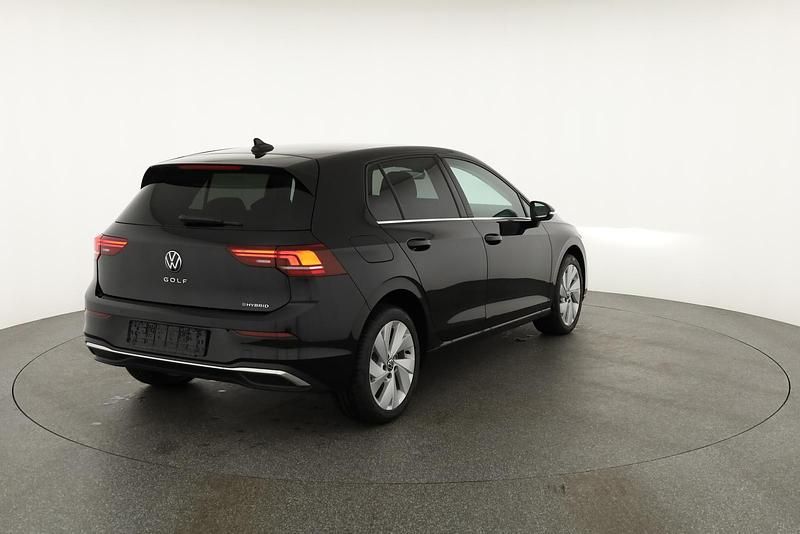 Neu VW Golf VIII Style 204 PS (150 kW) 2025 Grenadillschwarz metallic