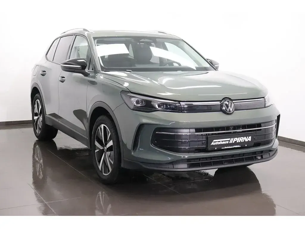 Neu VW Tiguan 150 PS (110 kW) 2026 Grün SUV