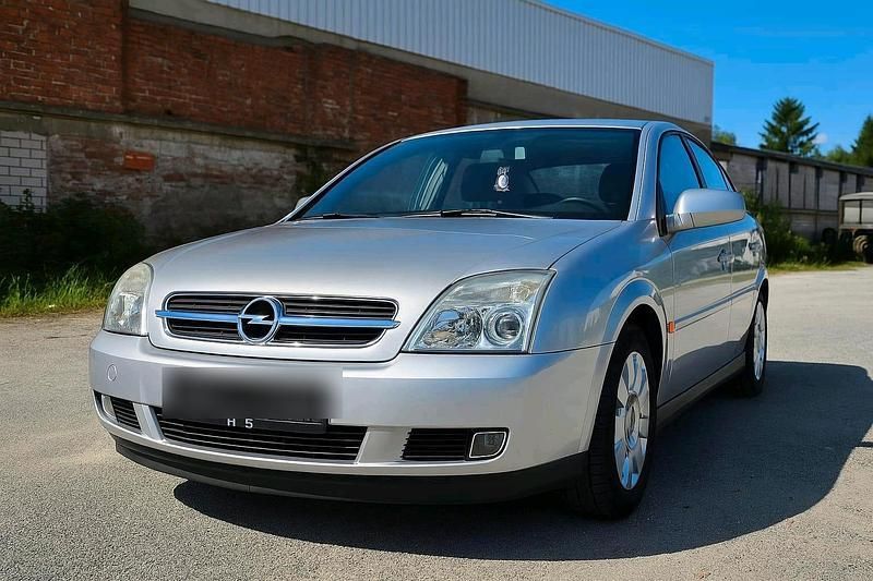Grau Gebraucht 2004 Opel Vectra Limousine | 1.600 € (Fairer Preis) - Bild 1/4