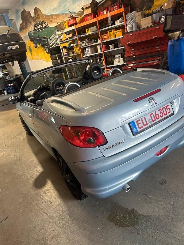 Gebraucht Peugeot 206 CC 108 PS (79 kW) 2004 Blau Cabrio