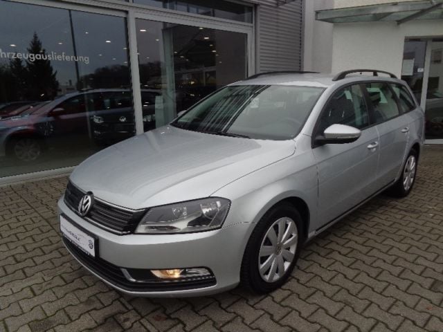 Gebraucht VW Passat 105 PS (77 kW) 2012 Silber metallic Kombi