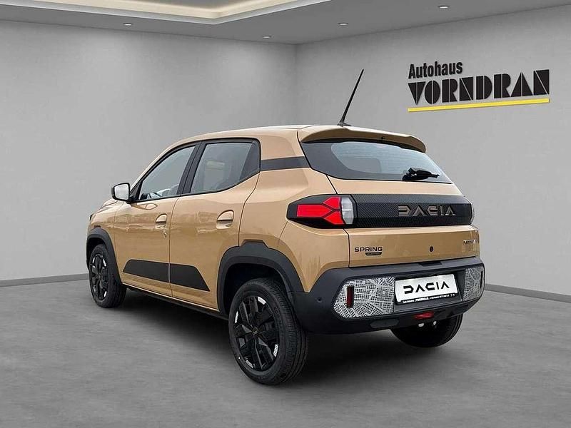 Gebraucht Dacia Spring Extreme 47 kW (65 PS) 2024 Safaribeige Kleinwagen