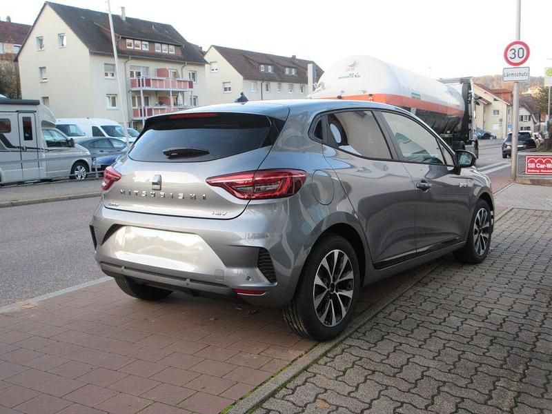 Neu Mitsubishi Colt Plus 143 PS (105 kW) 2025 Grau Limousine