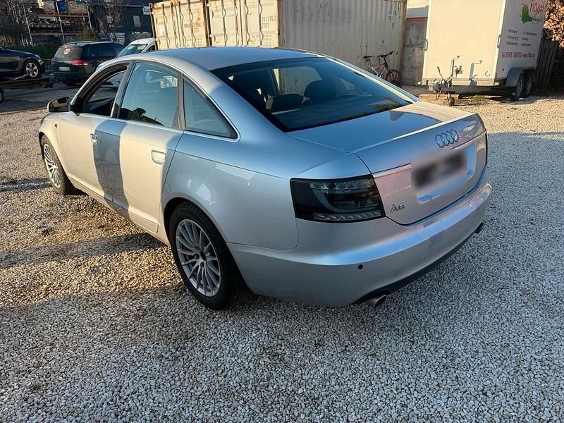 Używany Audi A6 2004 Srebrny Sedan/Limuzyna