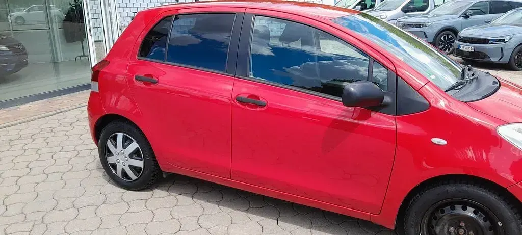 Gebraucht Toyota Yaris Cool 99 PS (72 kW) 2011 Rot Kleinwagen