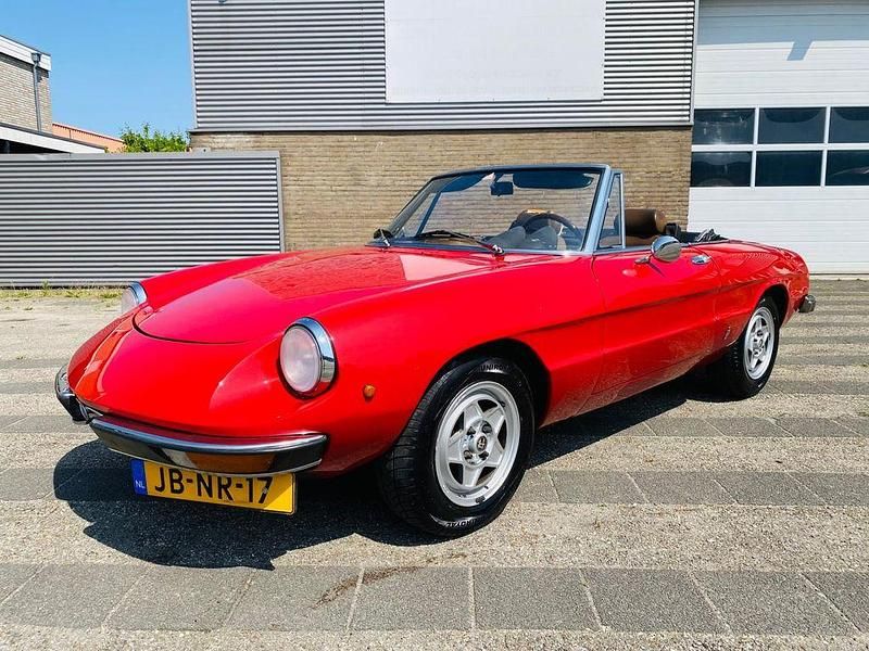 Rot Gebraucht 1983 Alfa Romeo Spider Veloce Cabrio | 13.500 € - Bild 1/4