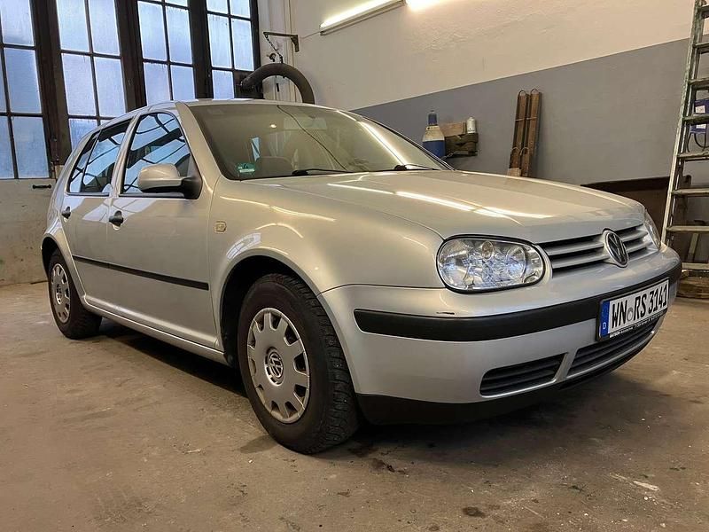 Grau Gebraucht 1999 VW Golf IV Limousine | 2.399 € (Teuer) - Bild 1/4