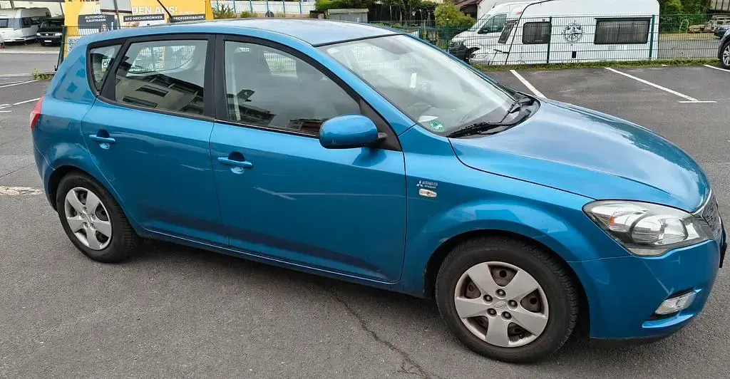 Gebraucht Kia Ceed 90 PS (66 kW) 2010 Blau Kleinwagen