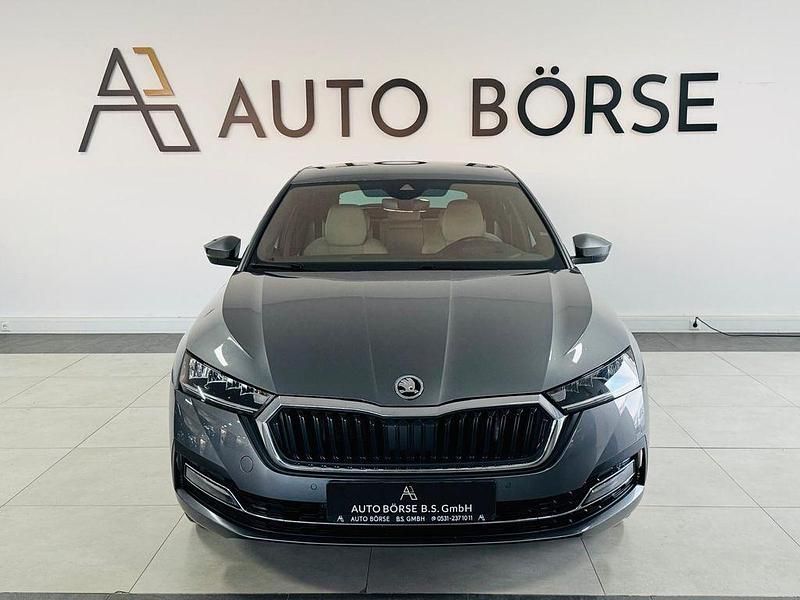 Gebraucht Skoda Octavia Style 204 PS (150 kW) 2022 Graphite grau metallic Limousine