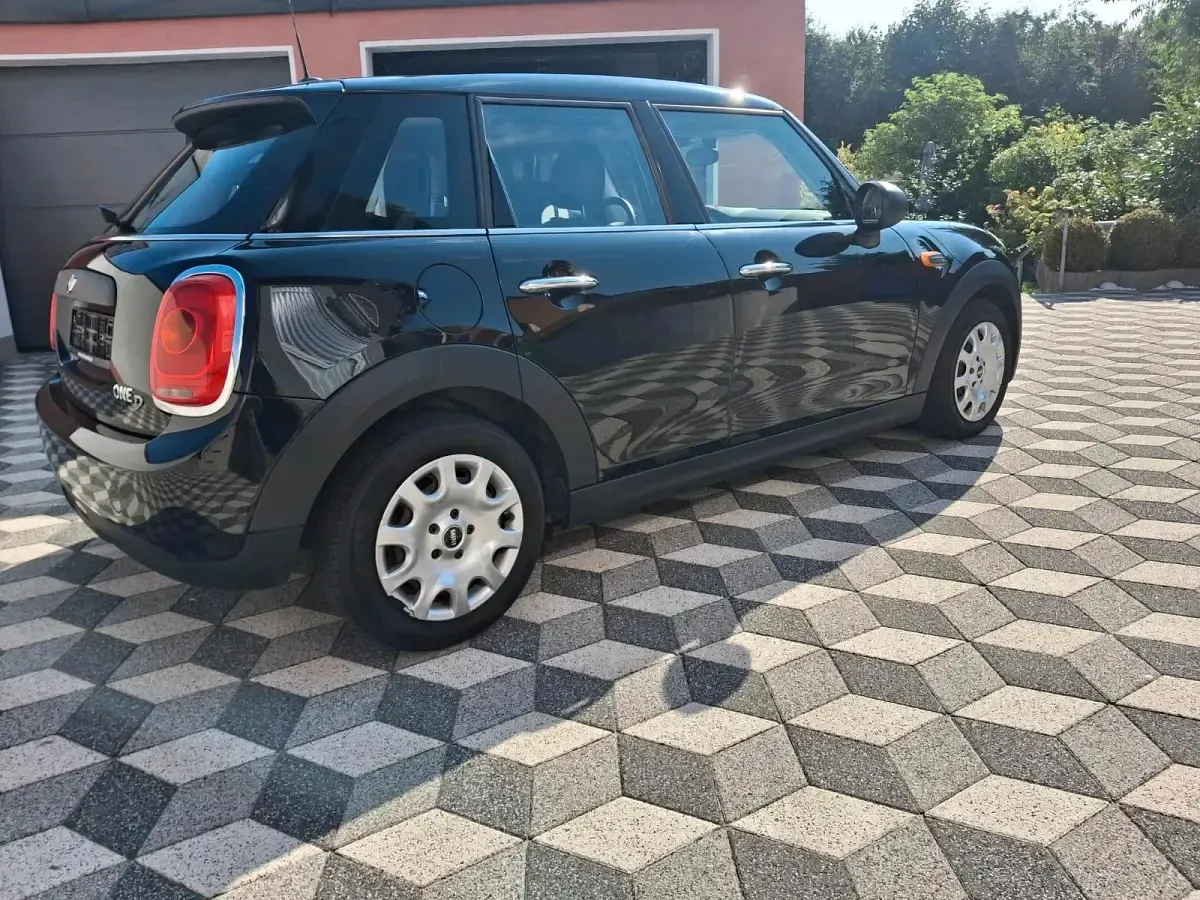 Gebraucht Mini Cooper D 90 PS (66 kW) 2018 Schwarz Kleinwagen