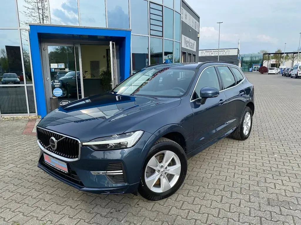Gebraucht Volvo XC60 Momentum 197 PS (144 kW) 2022 Blau SUV