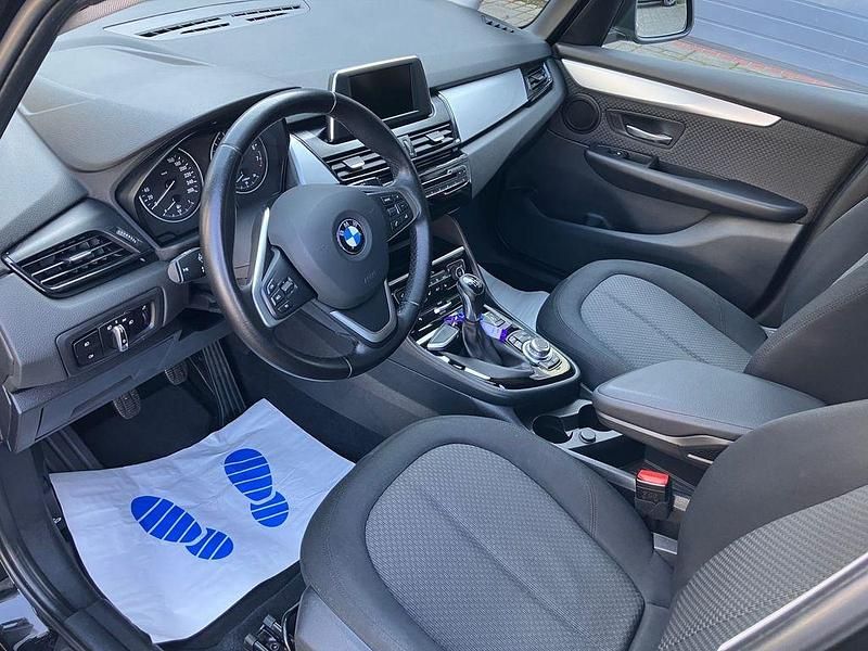 Gebraucht BMW 218 Basis 136 PS (100 kW) 2015 Schwarz Van / Kleinbus